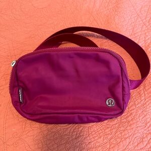 Lululemon everywhere belt bag